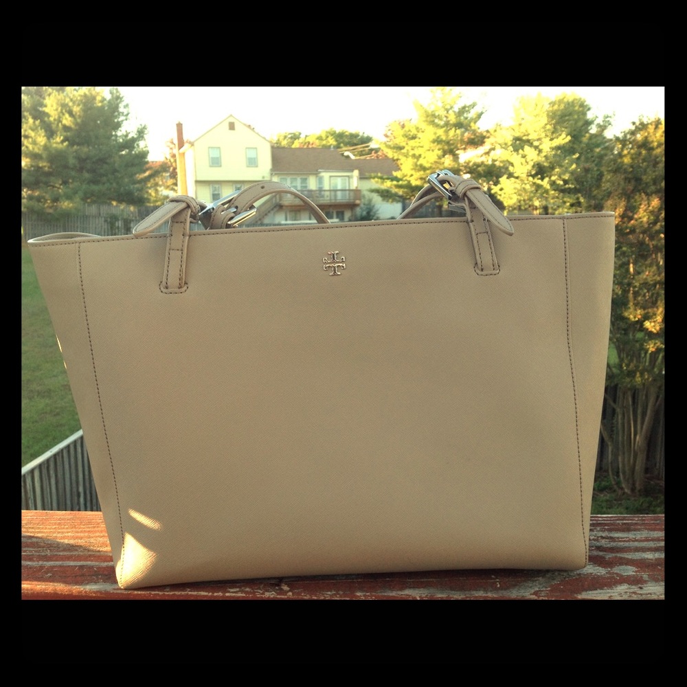 Tory burch tote brown message if interested